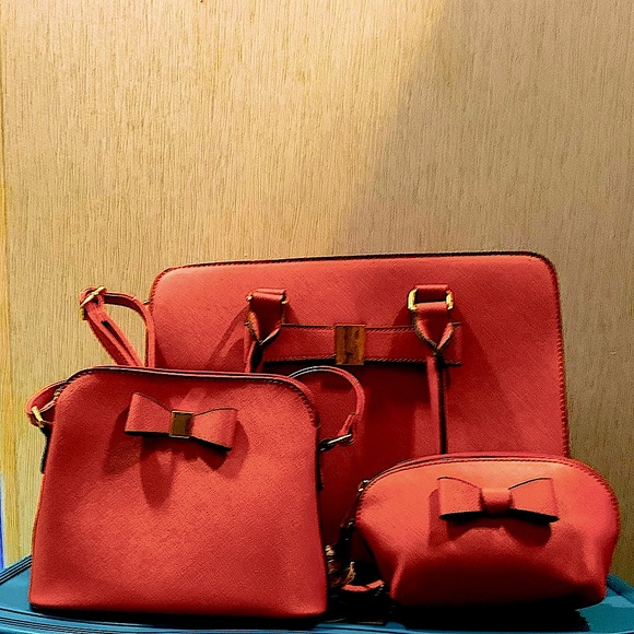 Deluxity Handbags - ✨NWT✨Three Piece Set of Red Handbags